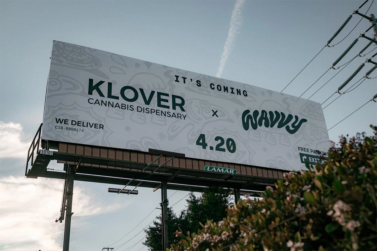 WAVVY × KLOVER billboard, angle sequence